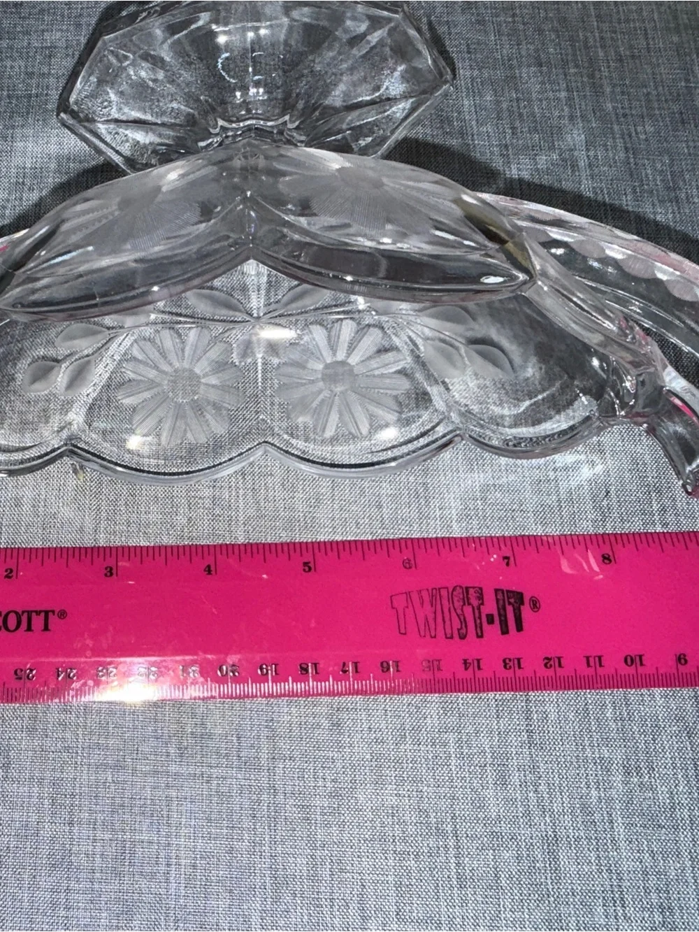 Vintage Clear Pressed Glass Pedestal Centerpiece Console Bowl Flower Daisy